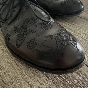 Lightly used women Italian leather shoes